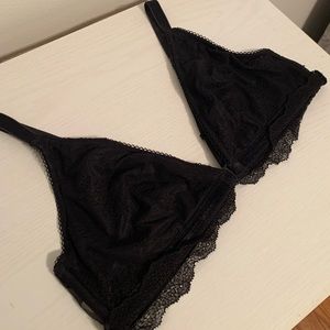 Women’s black Victoria Secret bralette size large